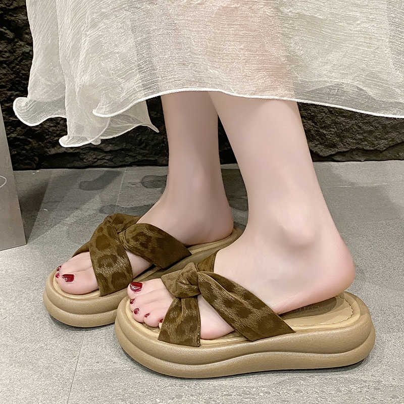 Sewing New - รองเท้าแตะฤดูร้อนที่ไม่ลื่น รองเท้าผ้าใบผู้หญิงสำหรับฤดูร้อน รองเท้าแตะแบบสวมสำหรับเล่นกีฬา วิ่งจ๊อกกิ้ง ขายดีอันดับต้นๆ